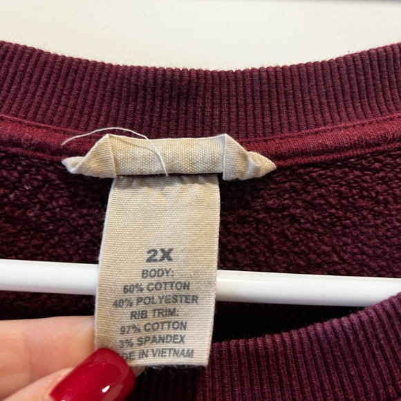 Plus size crew neck sweatshirt with a kangaroo pocket - Picture 3 of 3